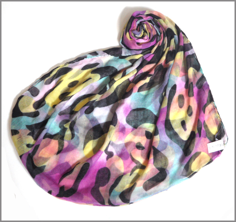 Ladies' printed polyester scarf, available in various sizes and colors
