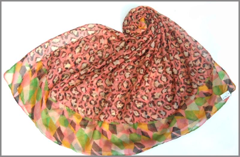 Beautiful printed Leopard scarf,suitable for women,made of 100 polyester