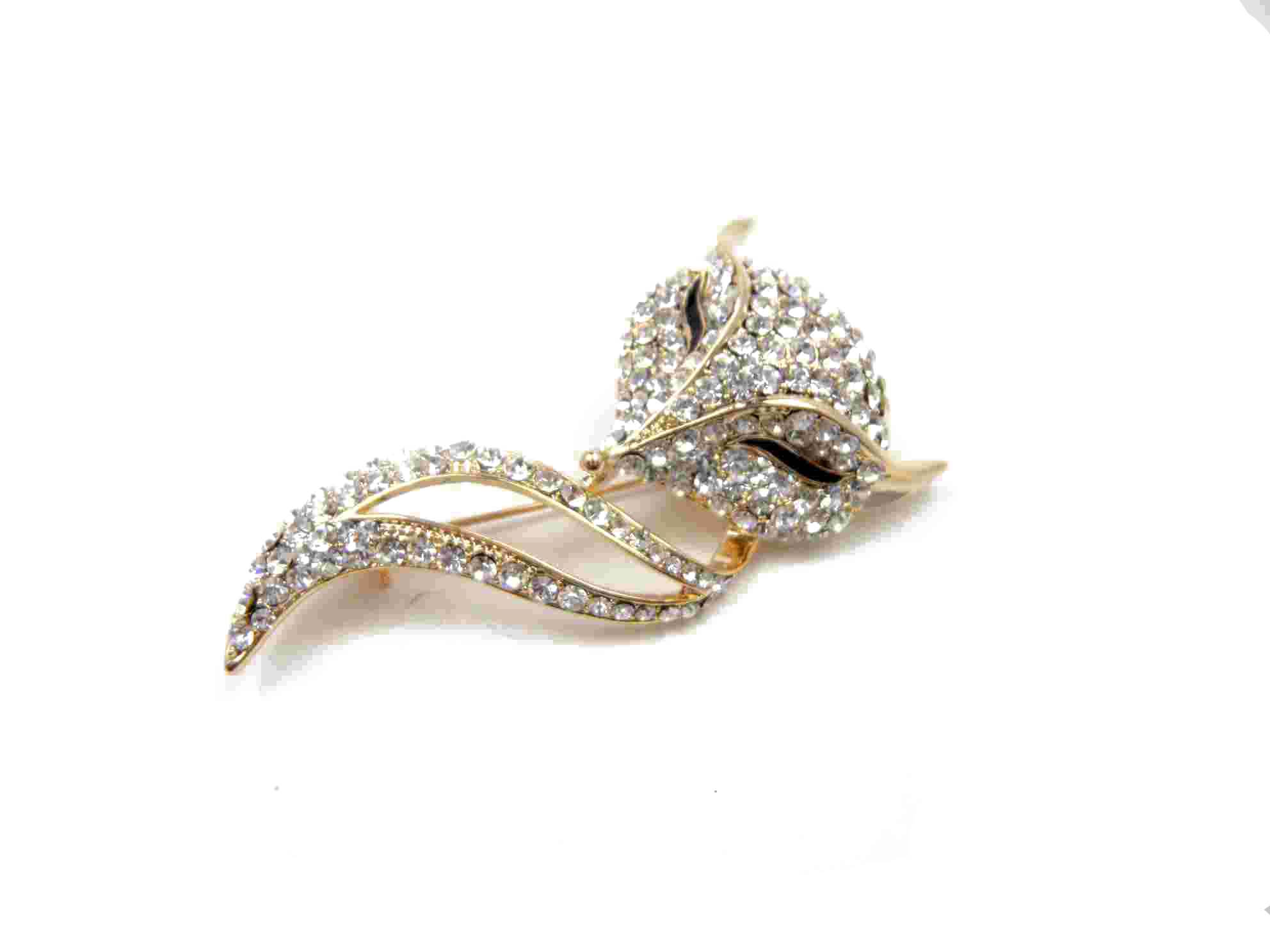 Fashionable butterfly brooch, made of zinc alloy and glass, available in various designs 