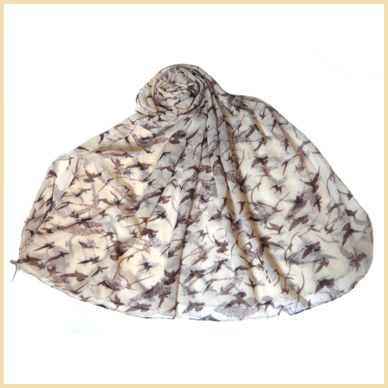Fashionable women scarf suitable for spring,nice design,made of 100% polyester